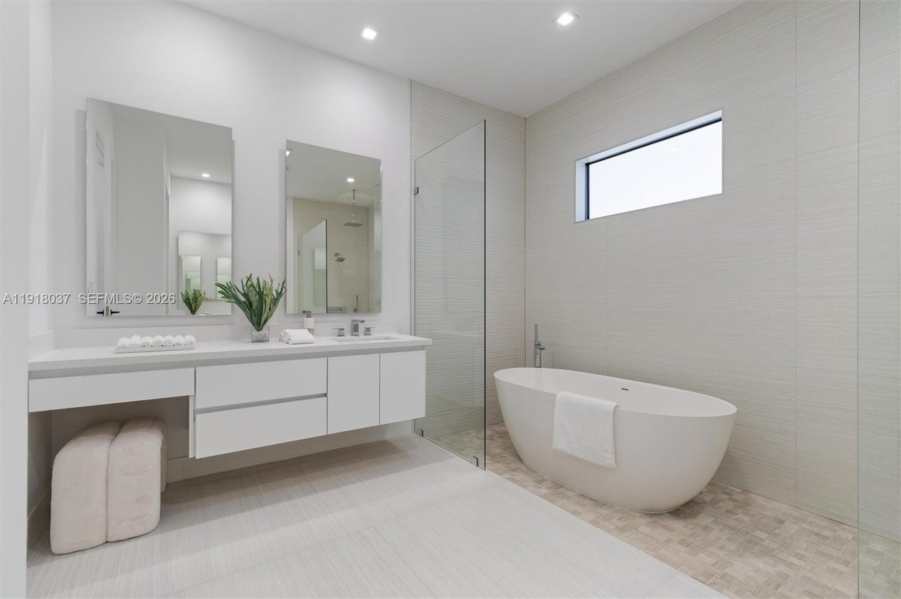 8240-sw-193-terrace-cutler-bay-home-sold-luxury-bathroom