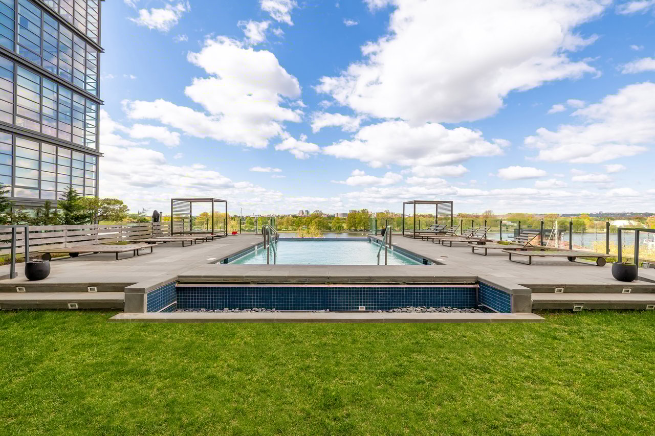 45 Sutton Square SW #306
