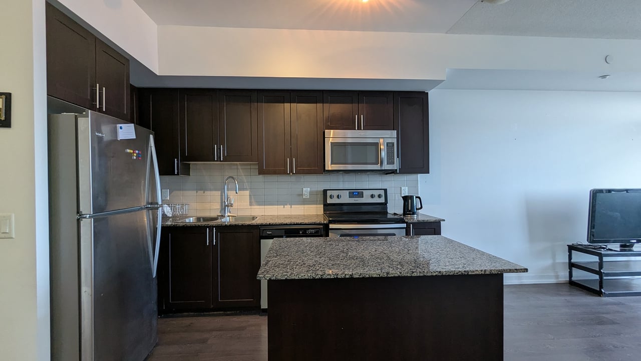 7890 Bathurst Street Unit: 2103