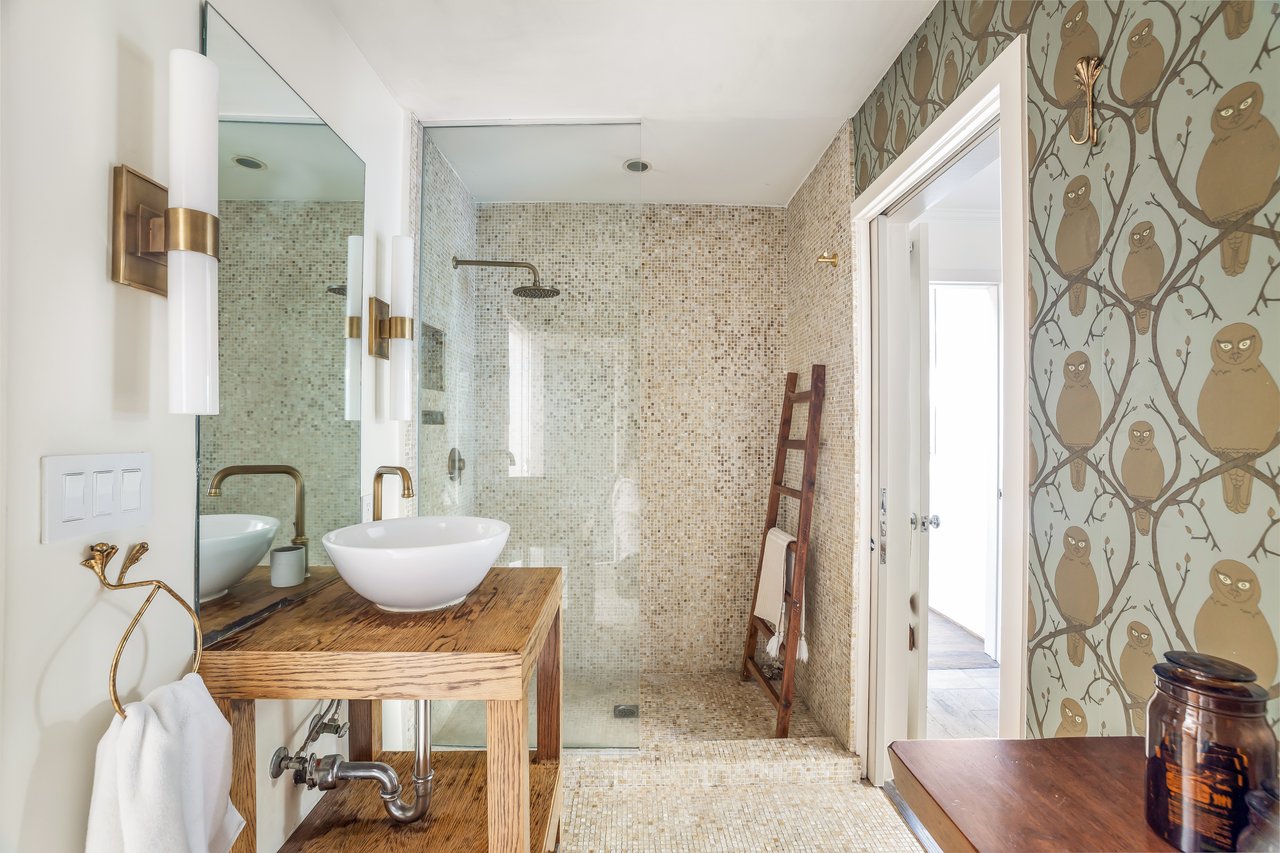 8237 Kirkwood Dr, Sunset Strip