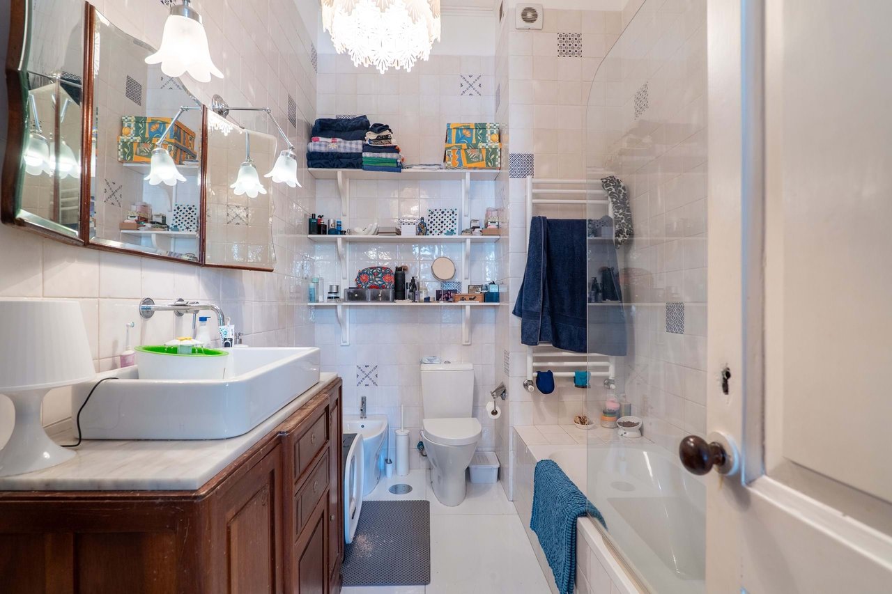 Beautifully Restored Townhouse Property with license for Short-Term rental in Bonfim, Porto