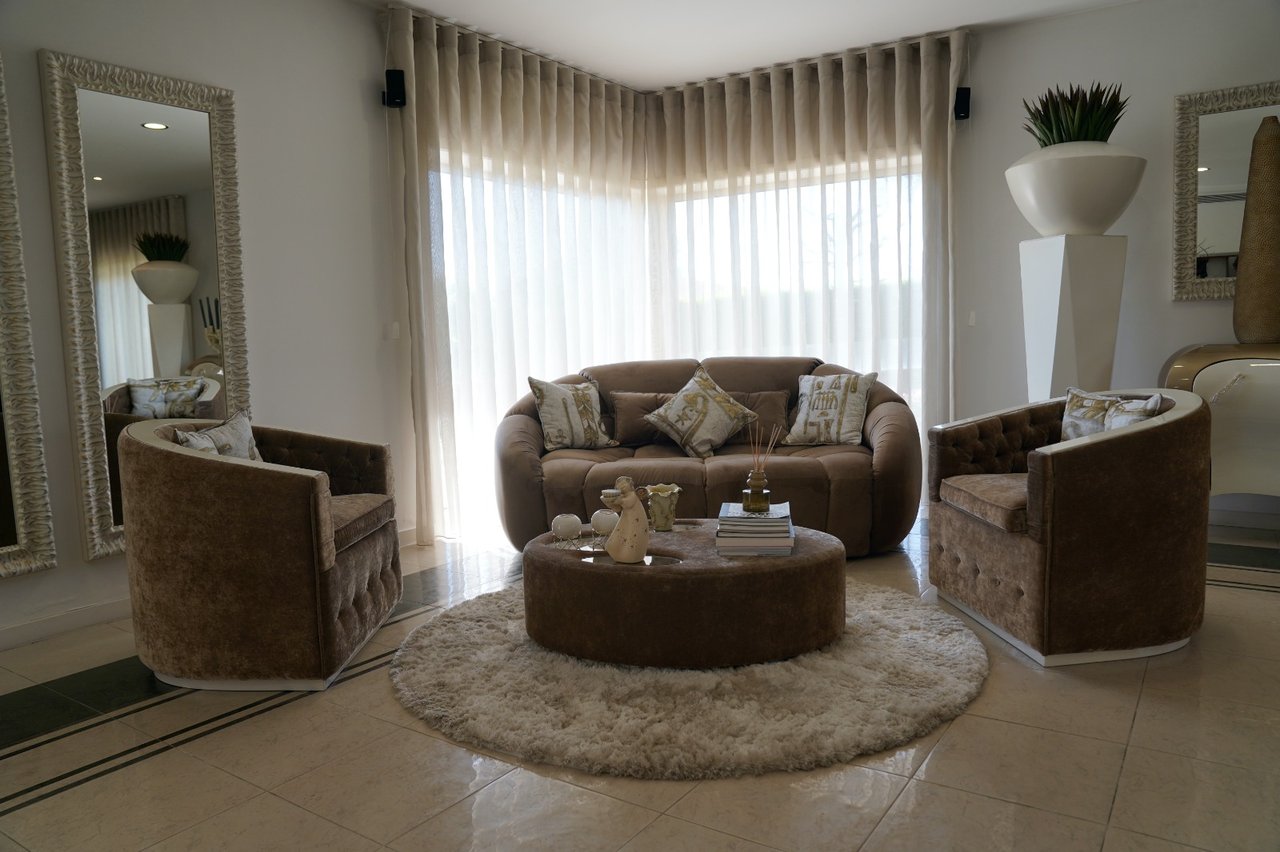 Spacious Three-Bedroom Villa with Swimming Pool and Tennis Court in Guardizela