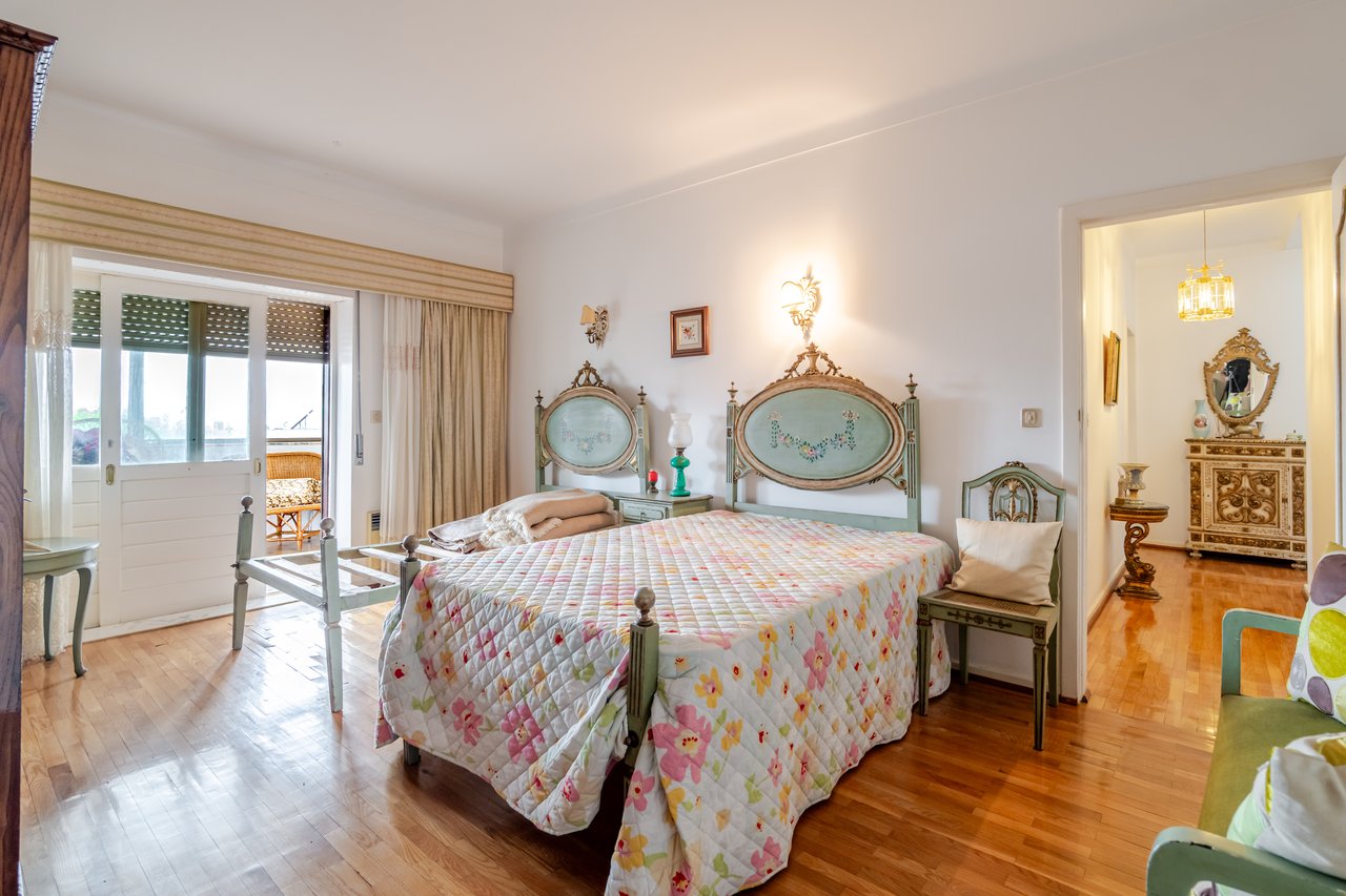 Rustic Four-Bedroom House with Private Land in Folhadela, Vila Real