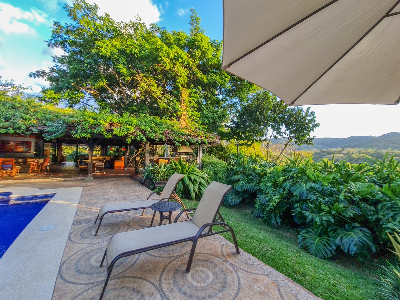 Fully Furnished Luxury Home