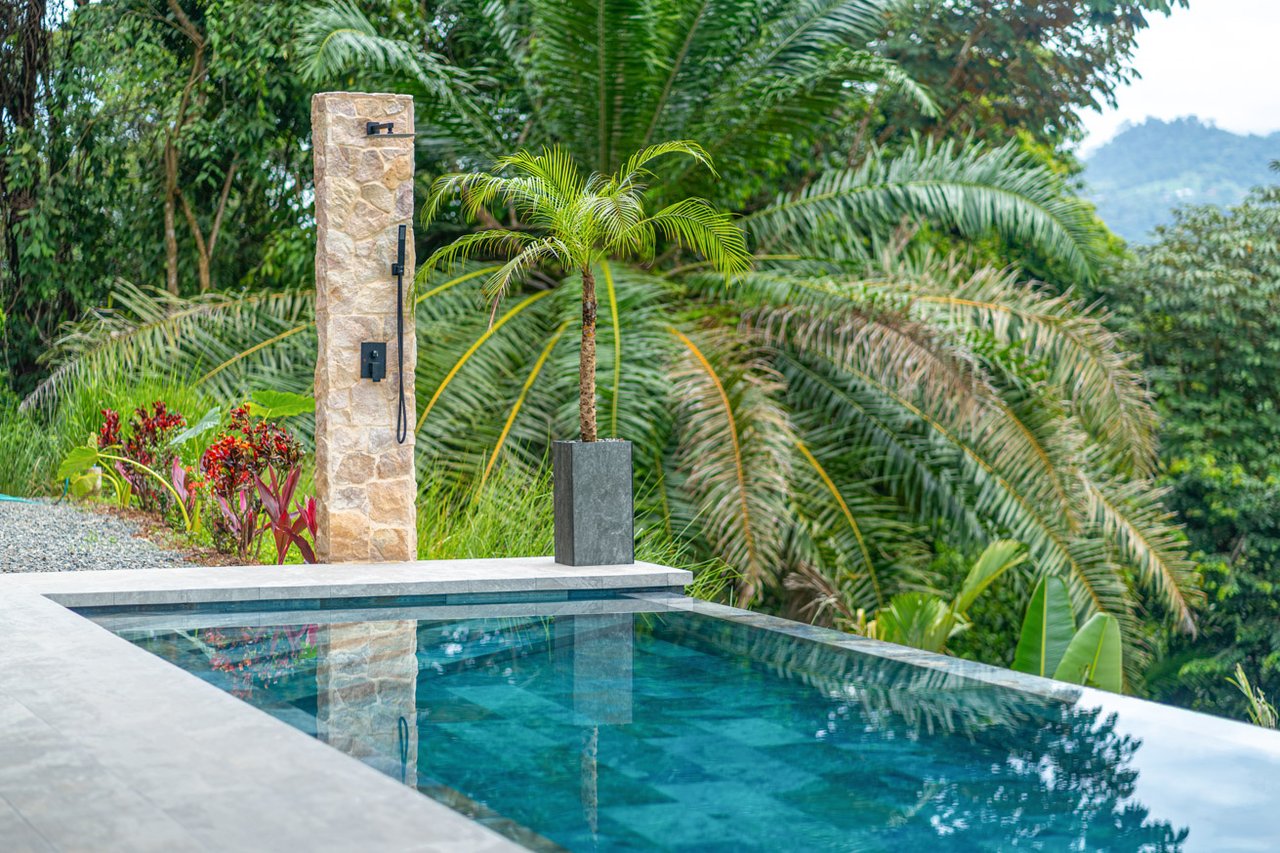Ojochal Modern Jungle Home with Infinity Pool & Mountain Views