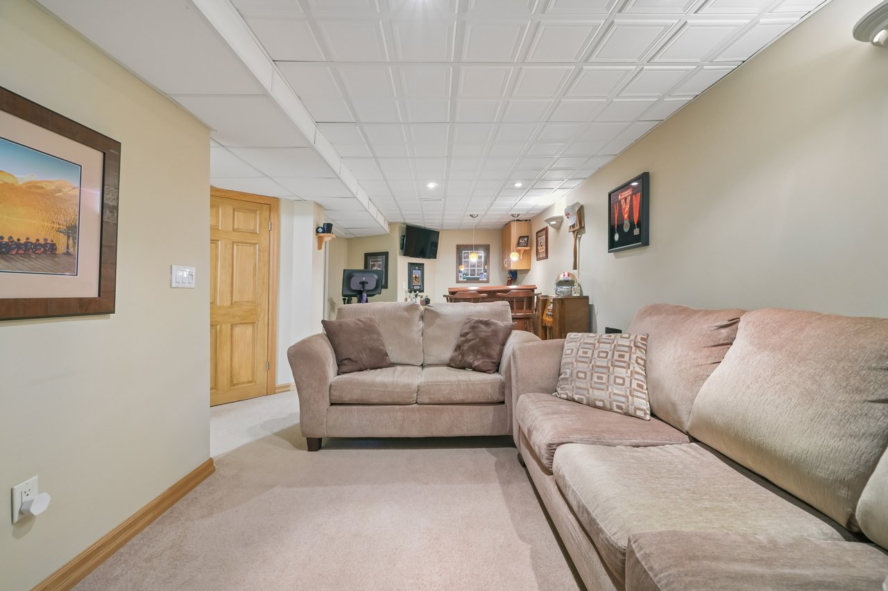 Ravine Living in Glen Abbey!