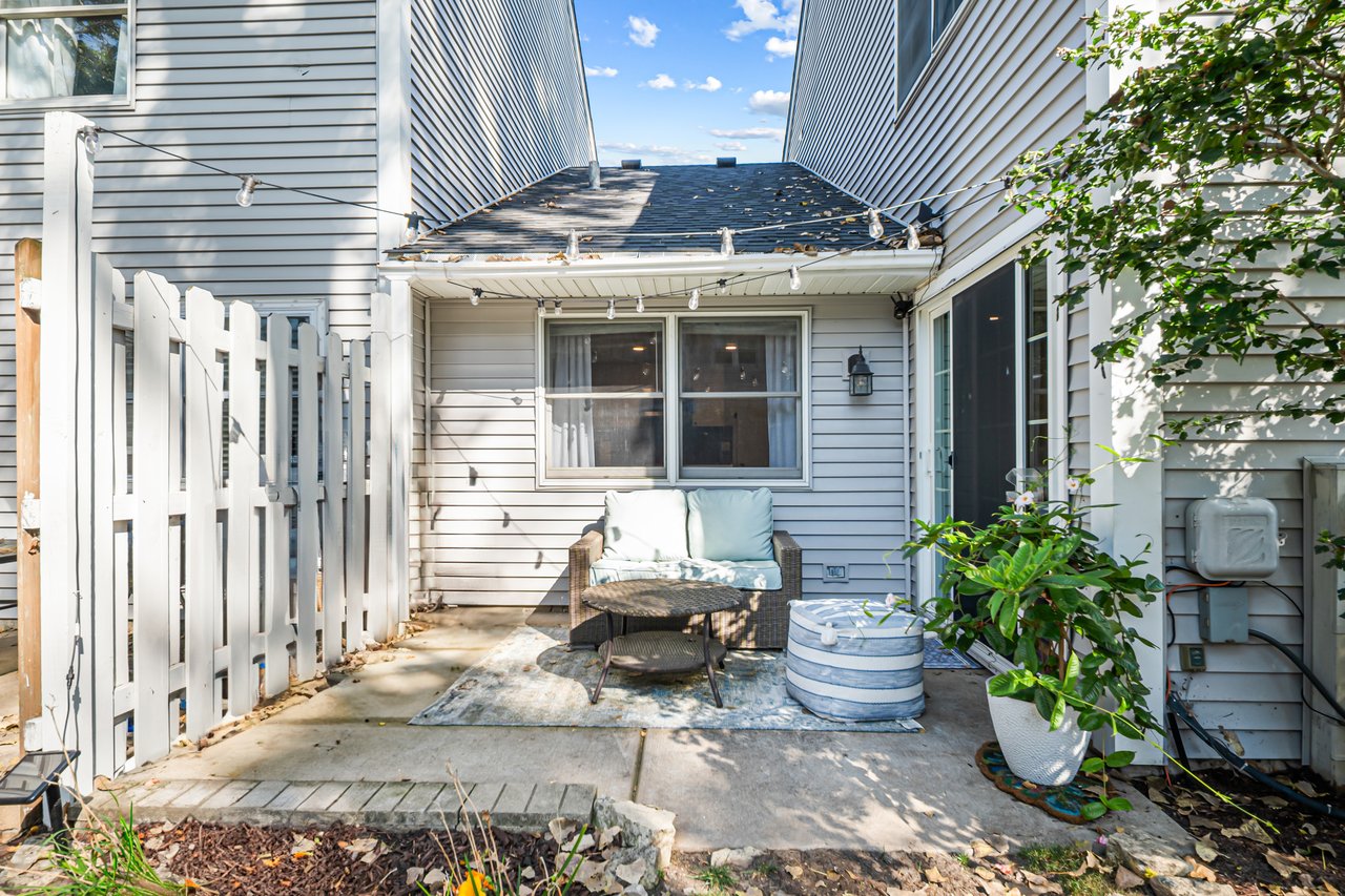 1953 Charles Ln