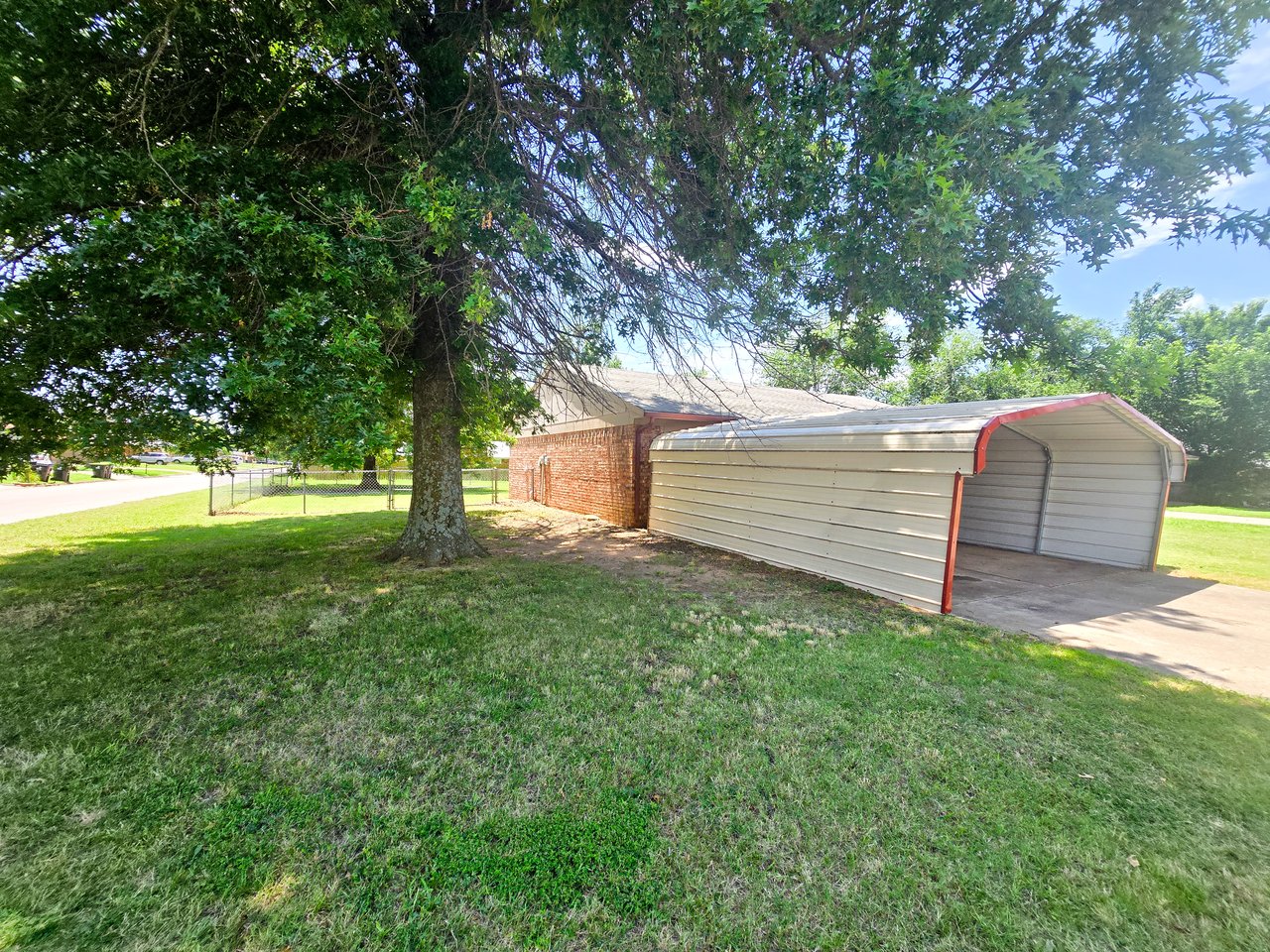 1218 Whispering Glen 