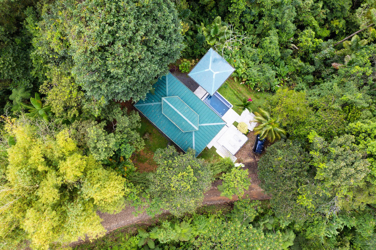 WONDROUS WHALE’S TAIL OCEAN VIEW HOME ABOVE UVITA