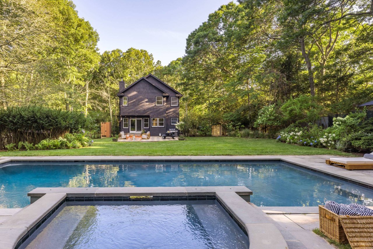 7 Wooded Oak Lane, East Hampton