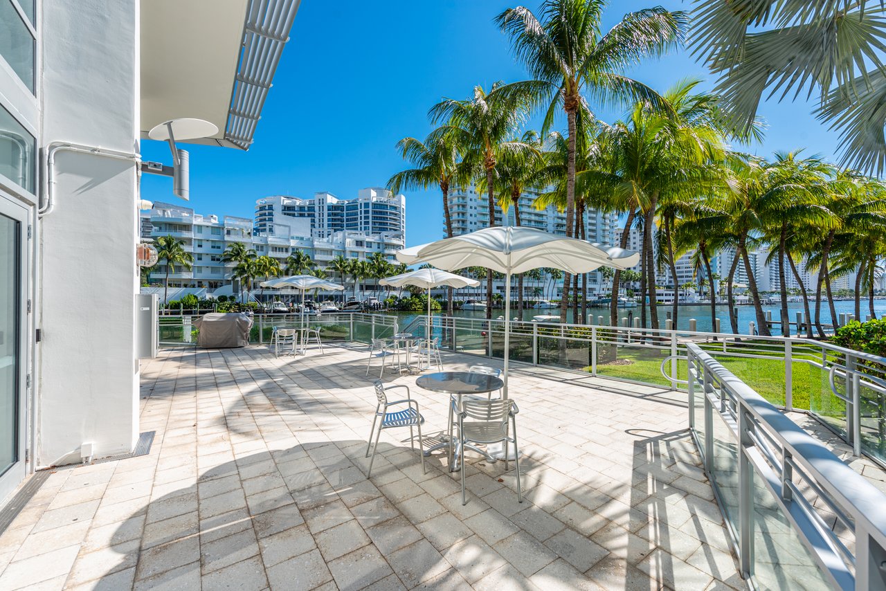 Aqua Gorlin Residence 703