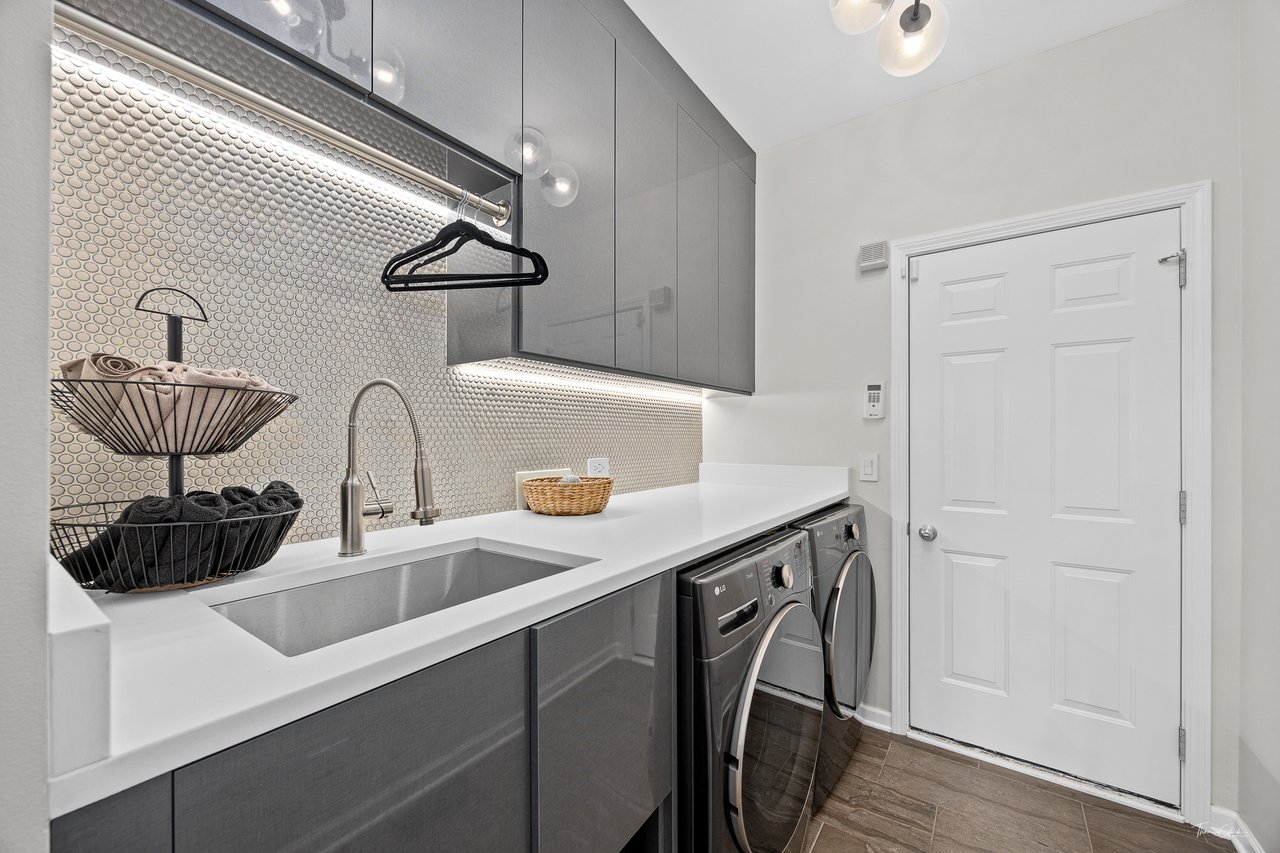 1950 Elmore Ave, Downers Grove