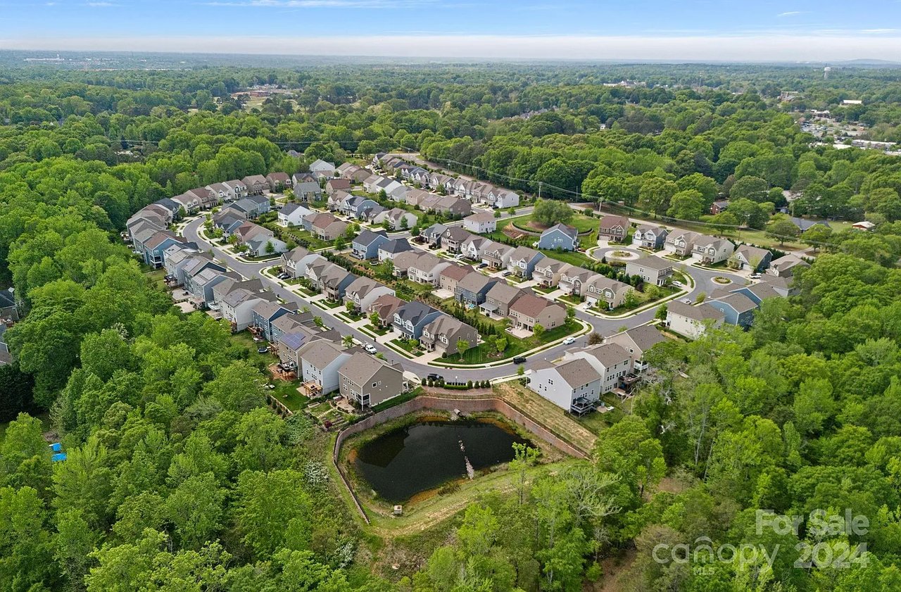 916 Pecan Tree Ln