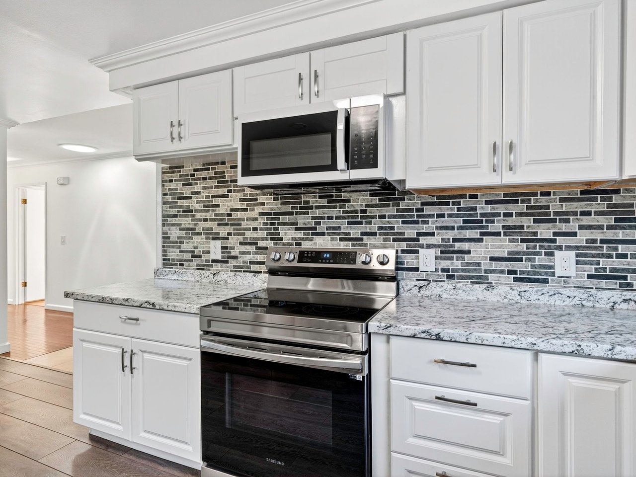 844 Cedarwood Ln