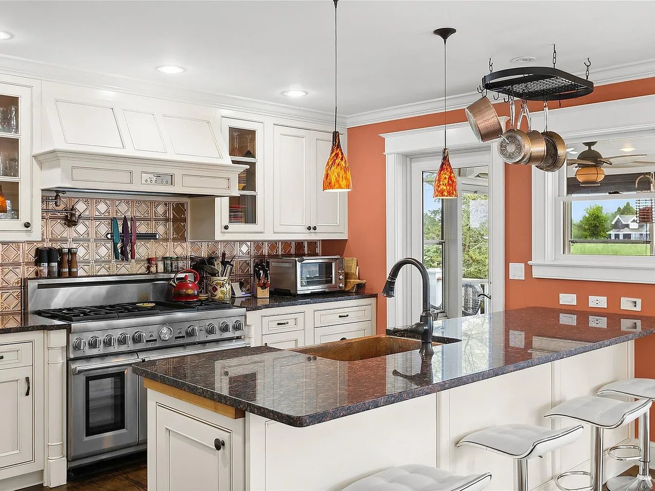 32C Honeysuckle Ln