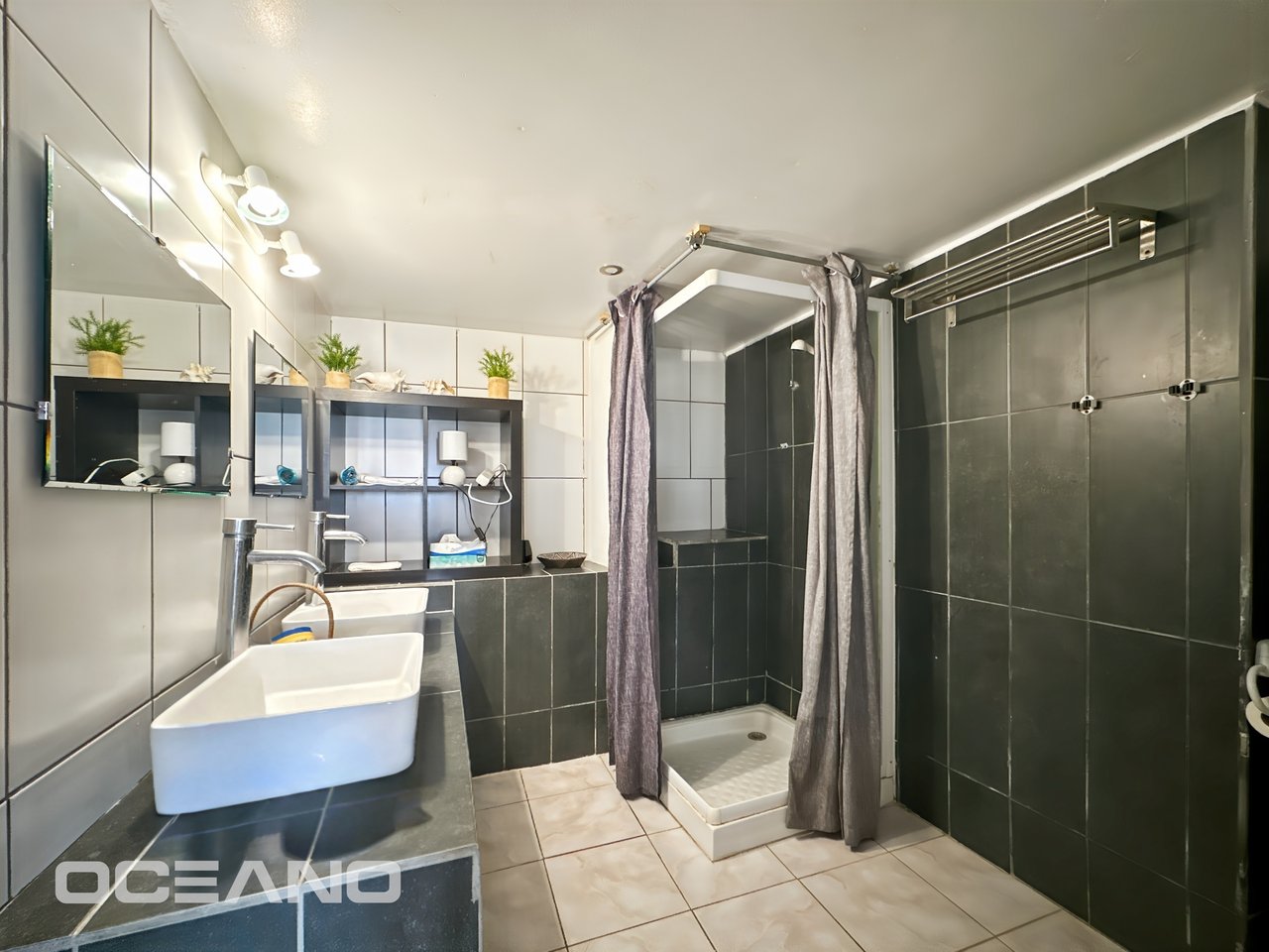 EXCLUSIVE : Set of 2 Apartments (T3 & T2) with Terraces - Charm and Investment Potential