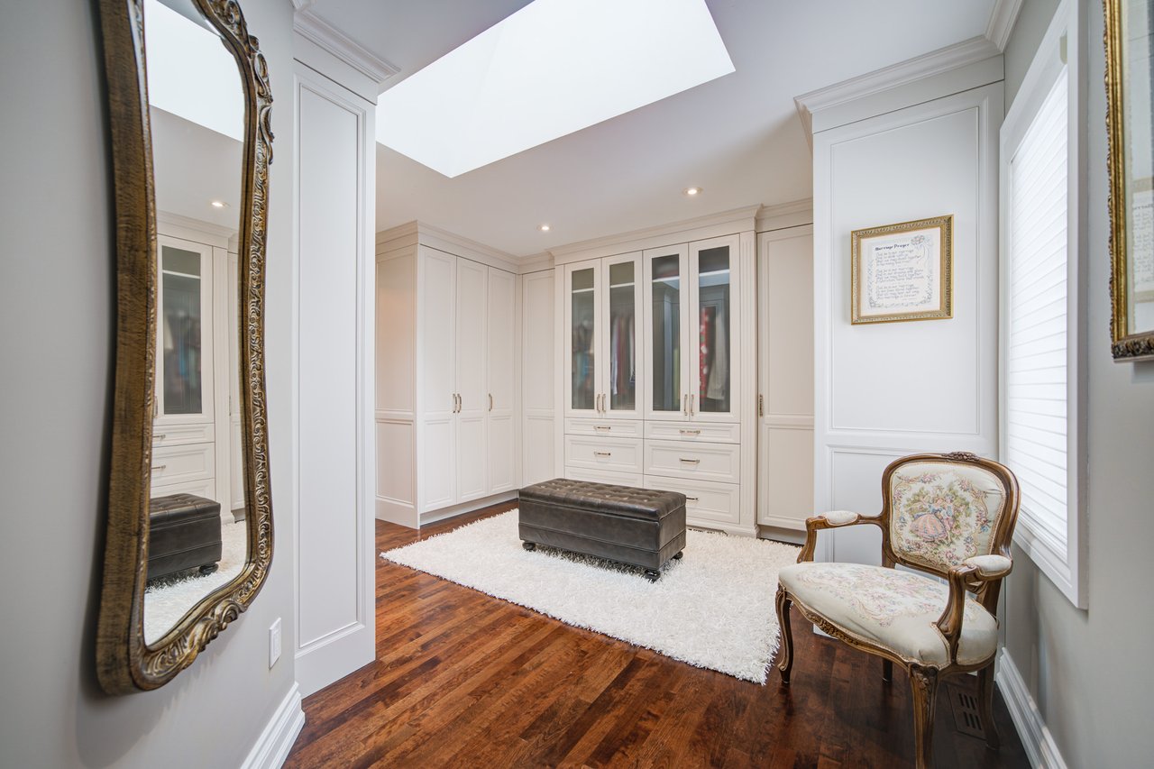 1296 Mapleridge Cres