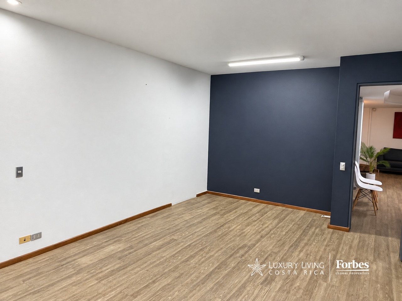 21574 - Sale of a building with an excellent location in Barrio Dent