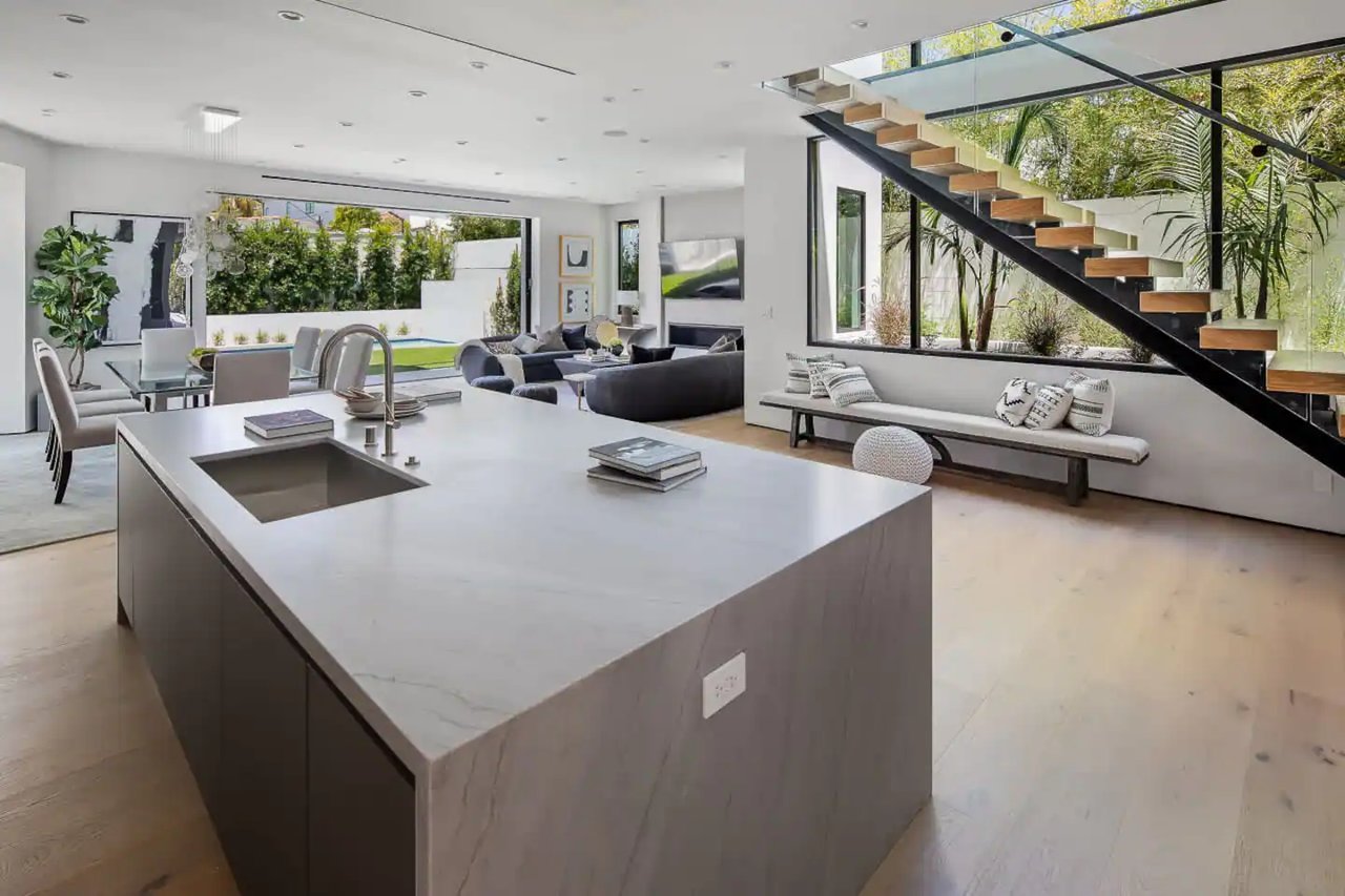 Elegant Melrose Home With Pool and Private Rooftop
