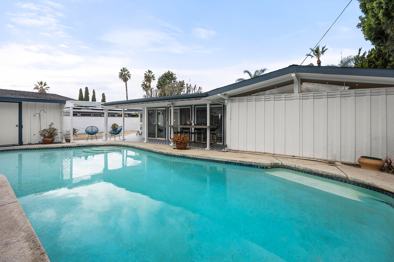 Tustin Cliff Home May For Sale