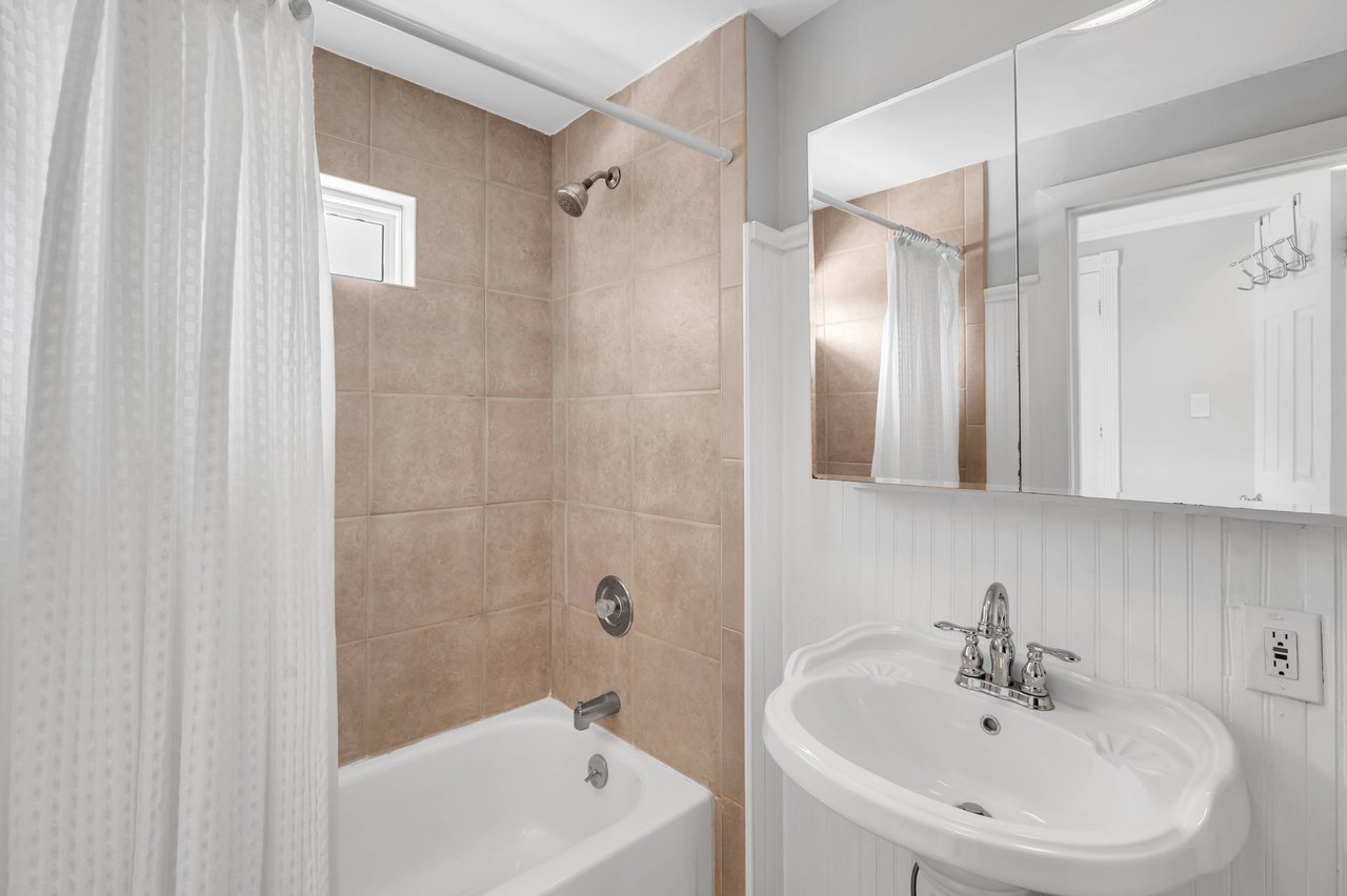 #4 Beautiful Well Design on the First Floor With Outside Deck - Just 3 Homes From Ocean, Bay Head, New Jersey