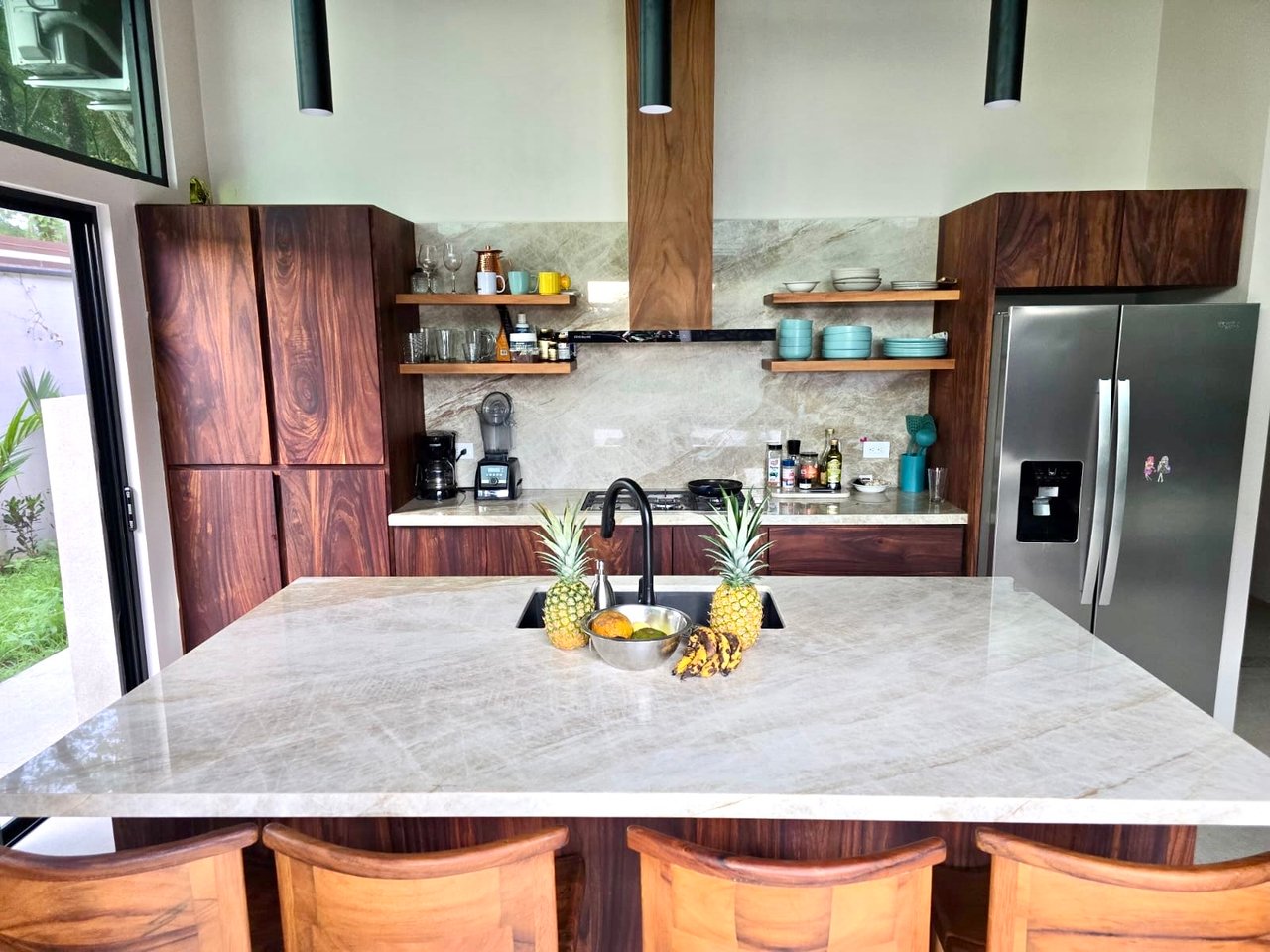 Tropical Modern Villa in Uvita – 3BR Retreat with Large Pool Near the Beach