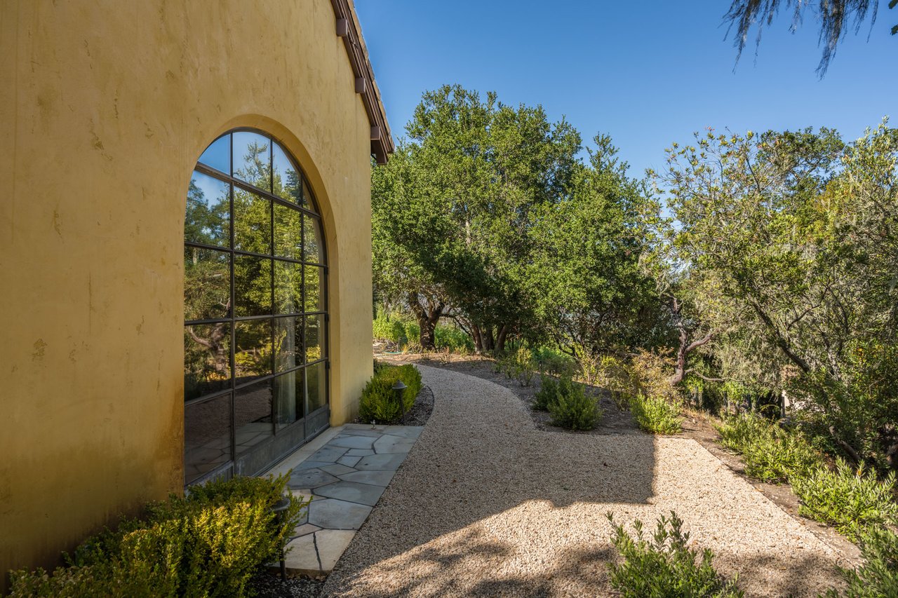 Oakville Vineyard Estate