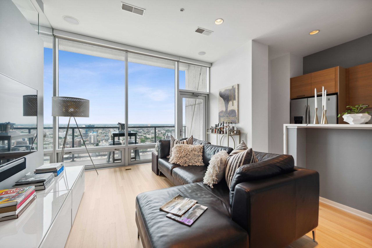 500 W Superior Street Unit: #2201