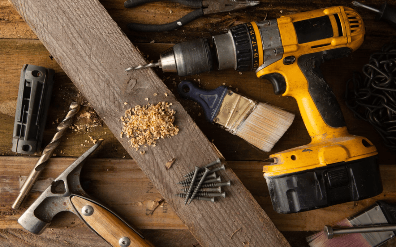 Should You Hire a Contractor or Do It Yourself?