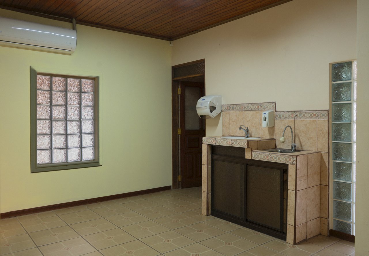 Ready for operations | Office building in downtown San Isidro