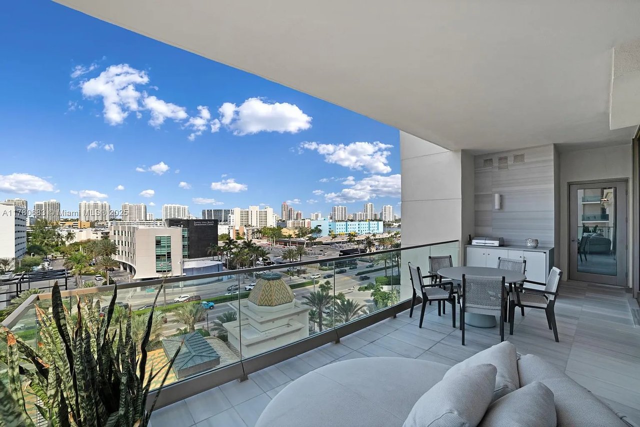 17975 Collins Ave #N701