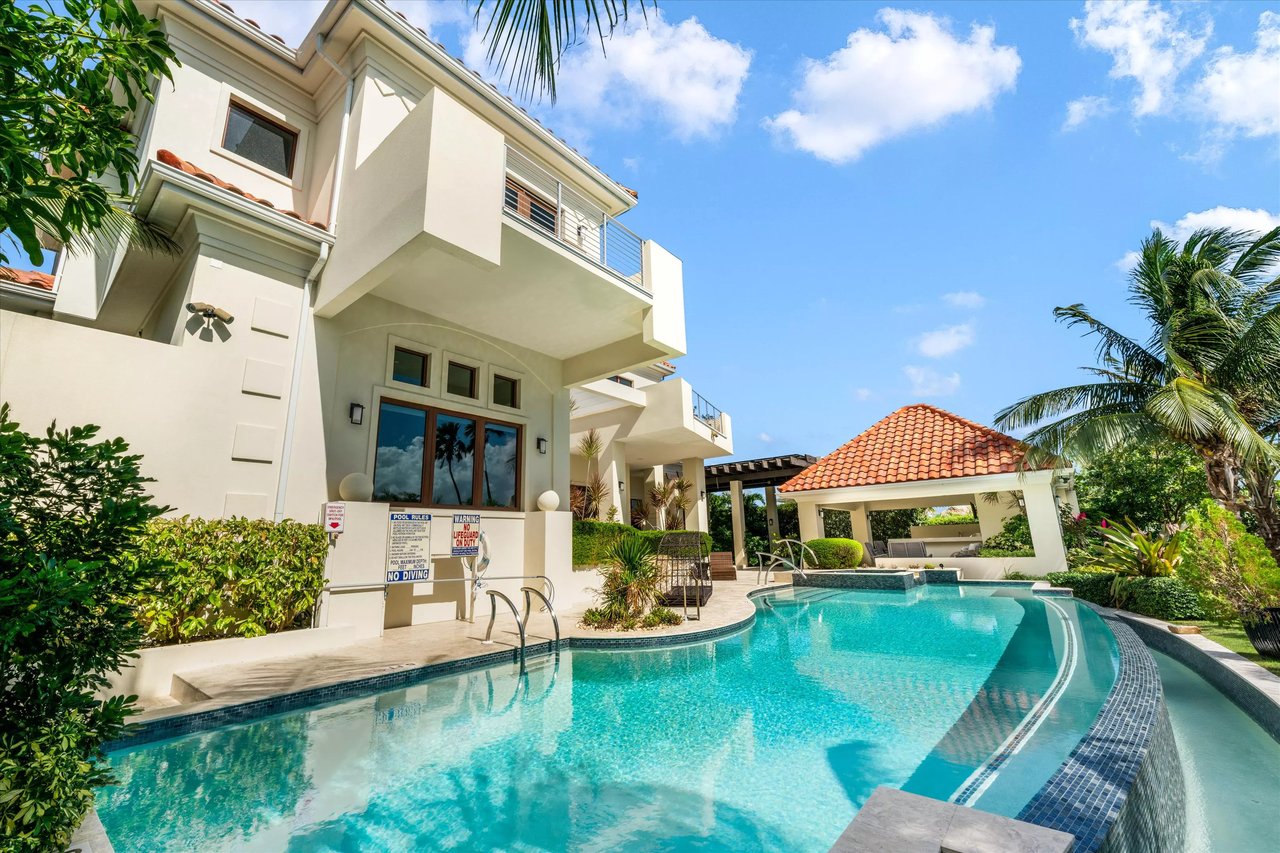 Crystal Harbour, Cayman Islands