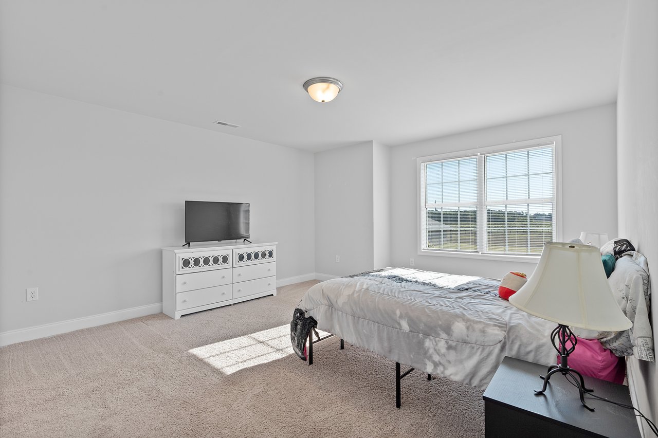 Modern Luxury Meets Spacious Comfort – 5BR/3BA Home