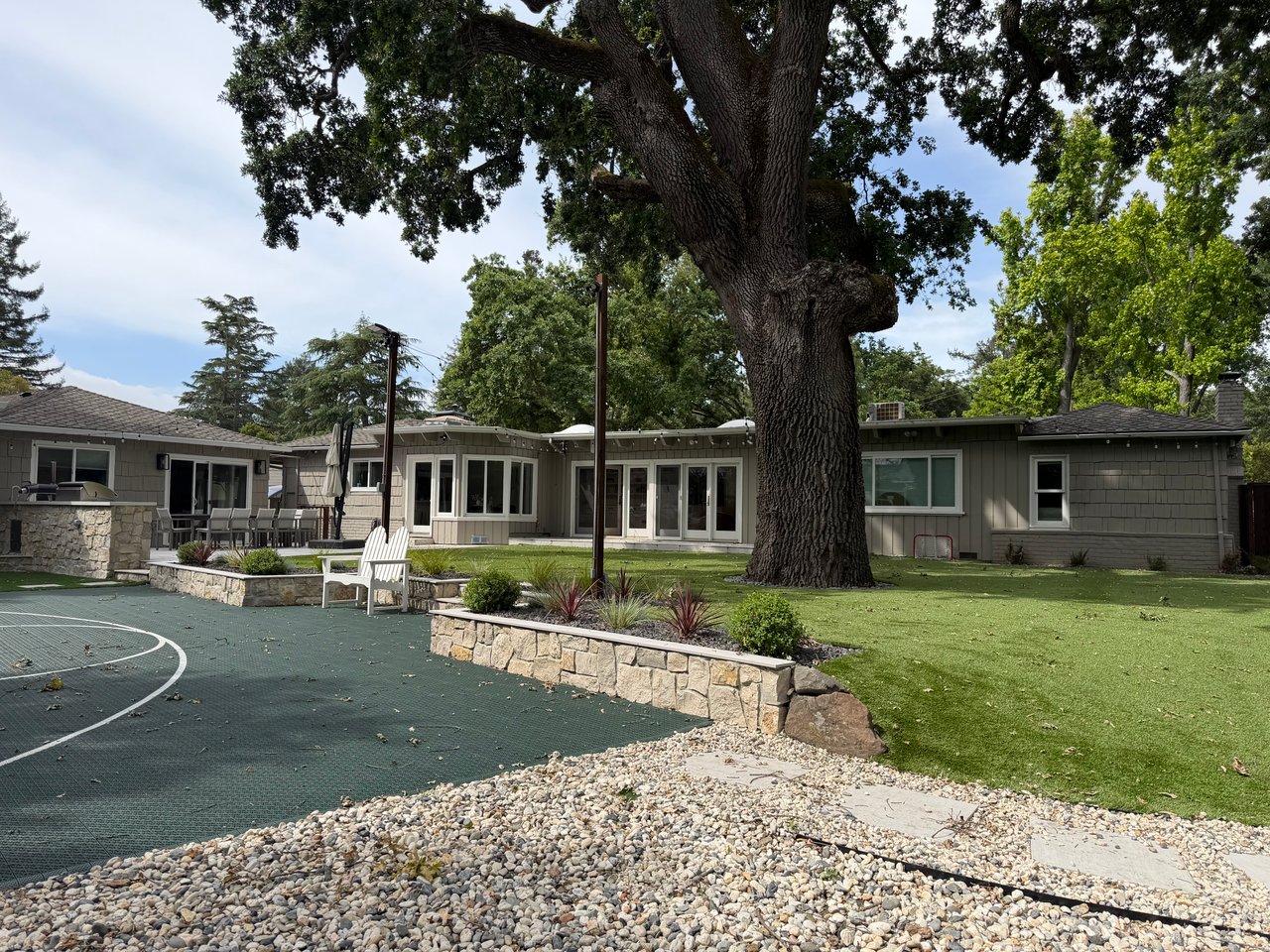 Exclusive Listing - 786 Los Palos Manor