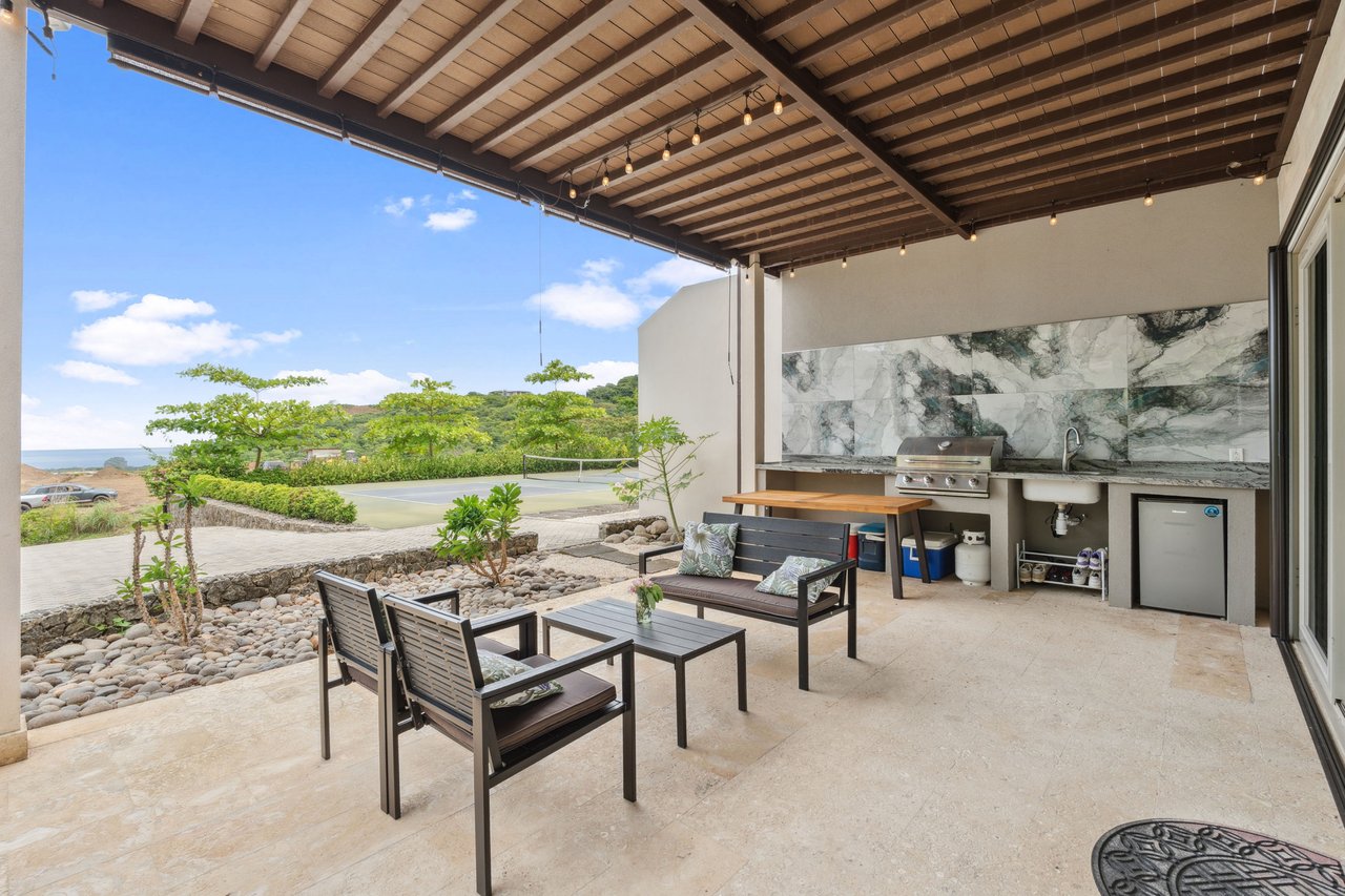 Casa Pickle on the Hill | Spacious Private Estate with Pickleball Court, Mature Gardens & Independent Guest Apartment