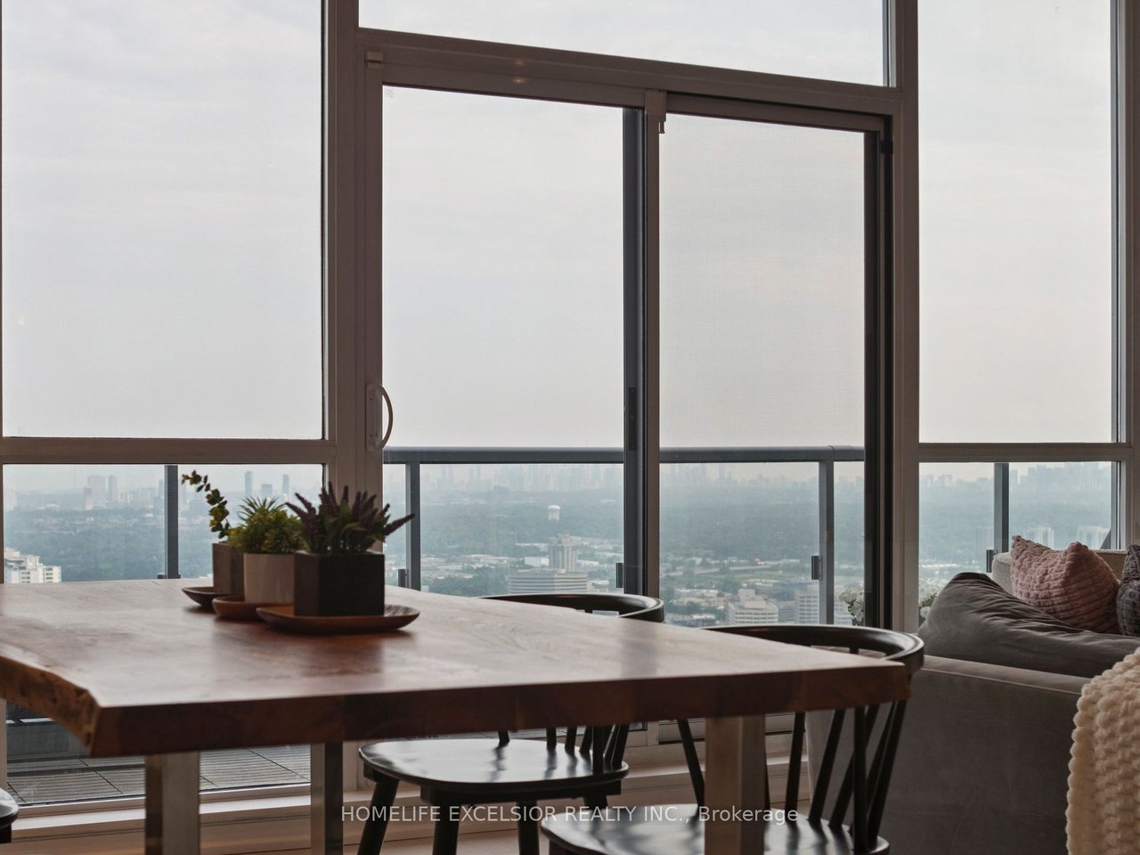 PENTHOUSE IN EMERALD CITY 