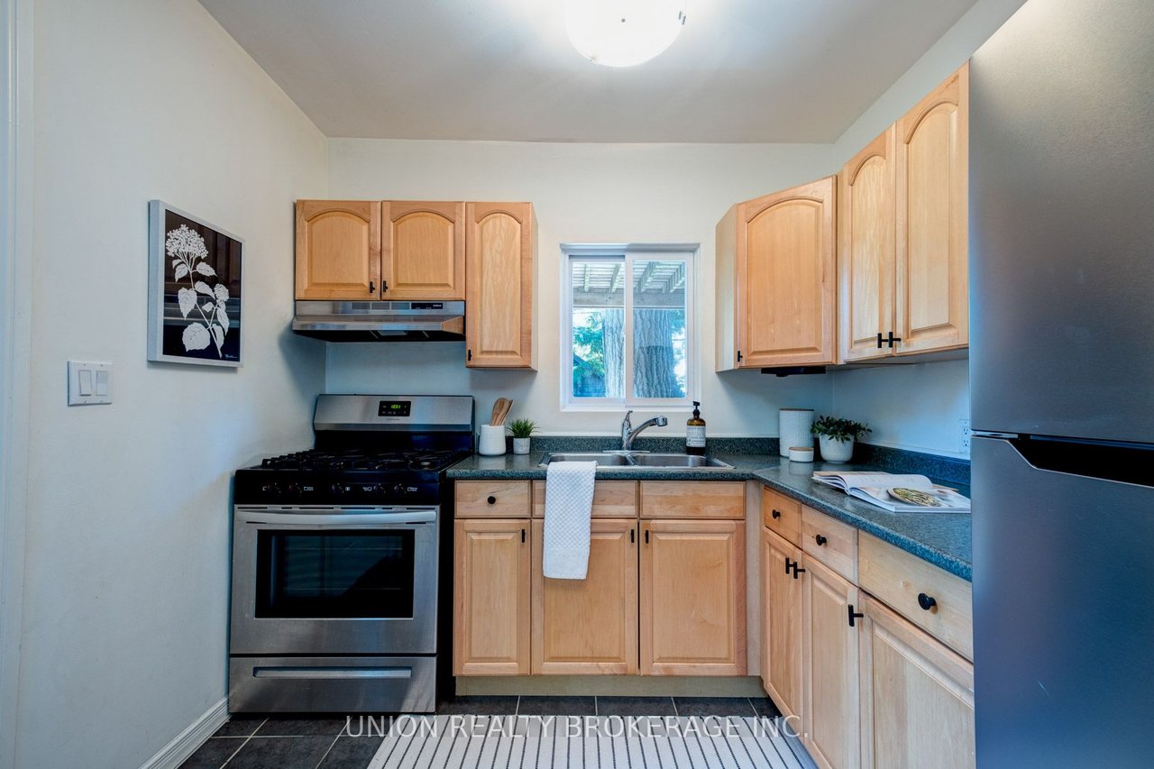 58 Amroth Ave