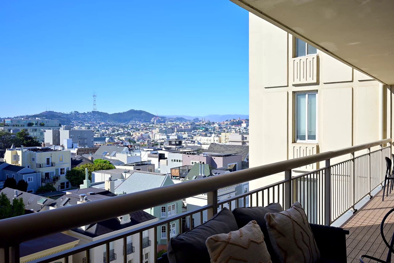 Contemporary Pacific Heights 1 Bedroom + Den