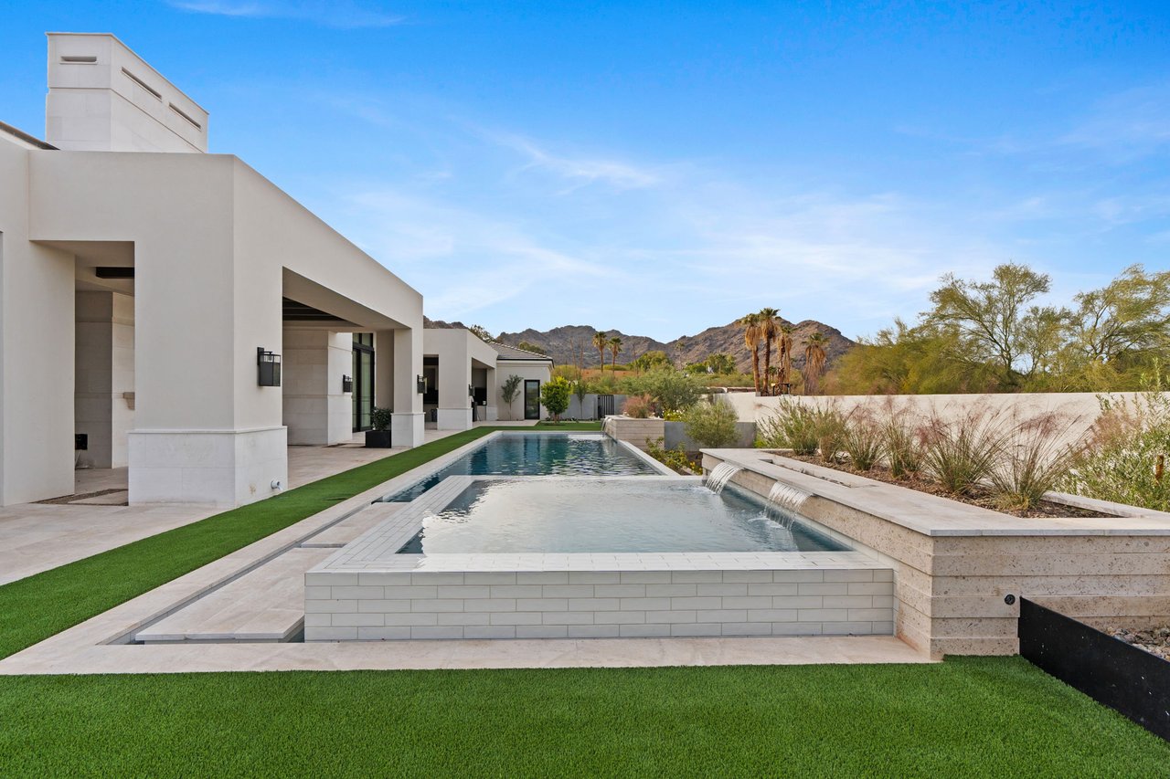 Luxury contemporary home in Paradise Valley, AZ