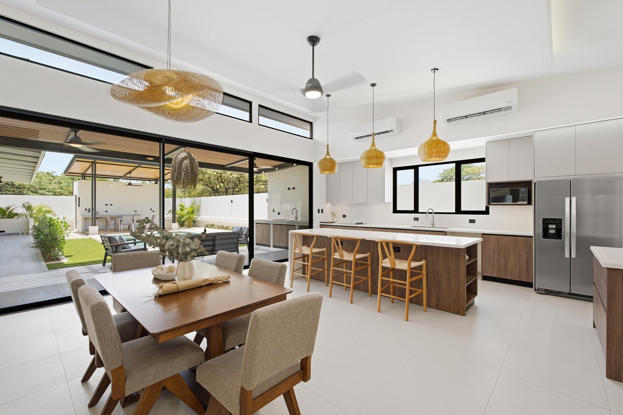 Villa Fresno | Newly Completed Contemporary Home with Private Pool Near Playa Avellanas