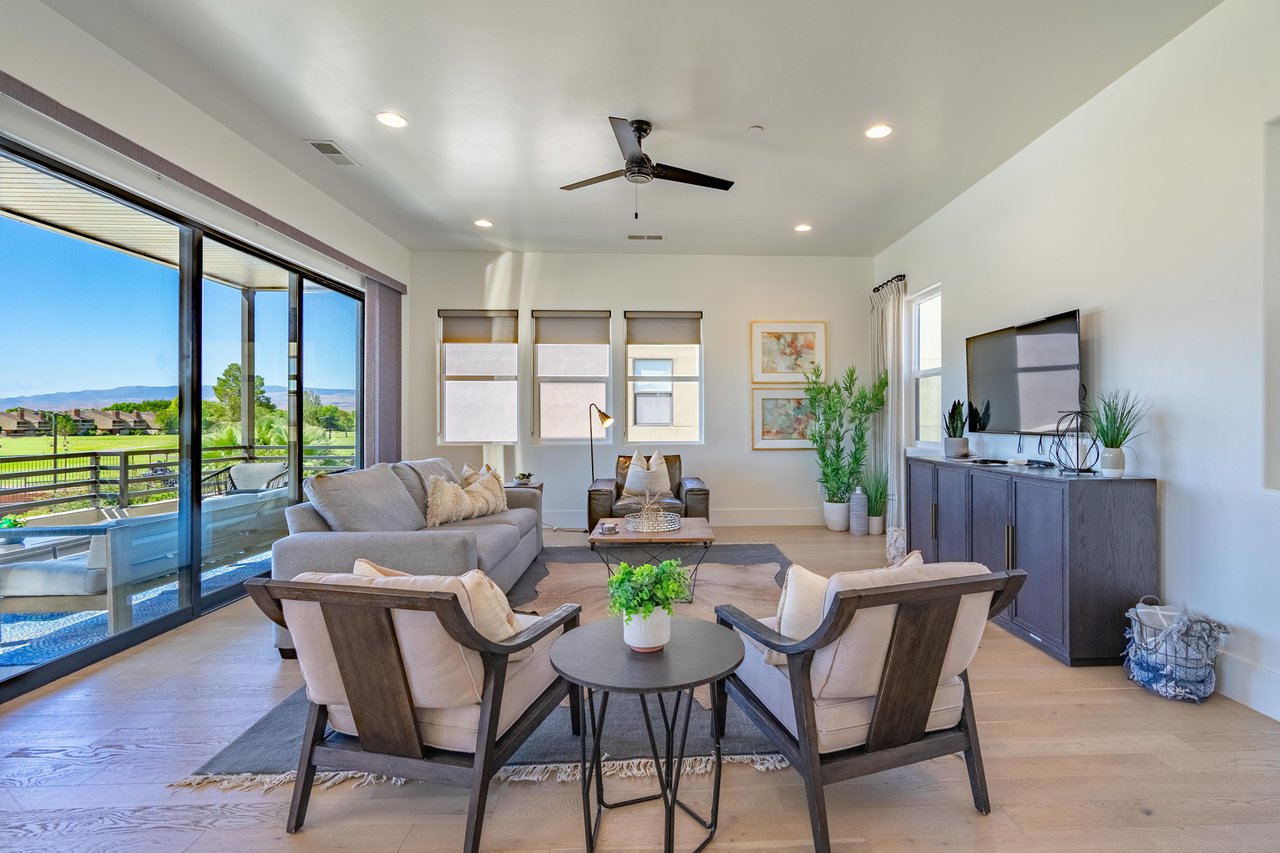 COUNTRY CLUB GOLF COURSE RETREAT