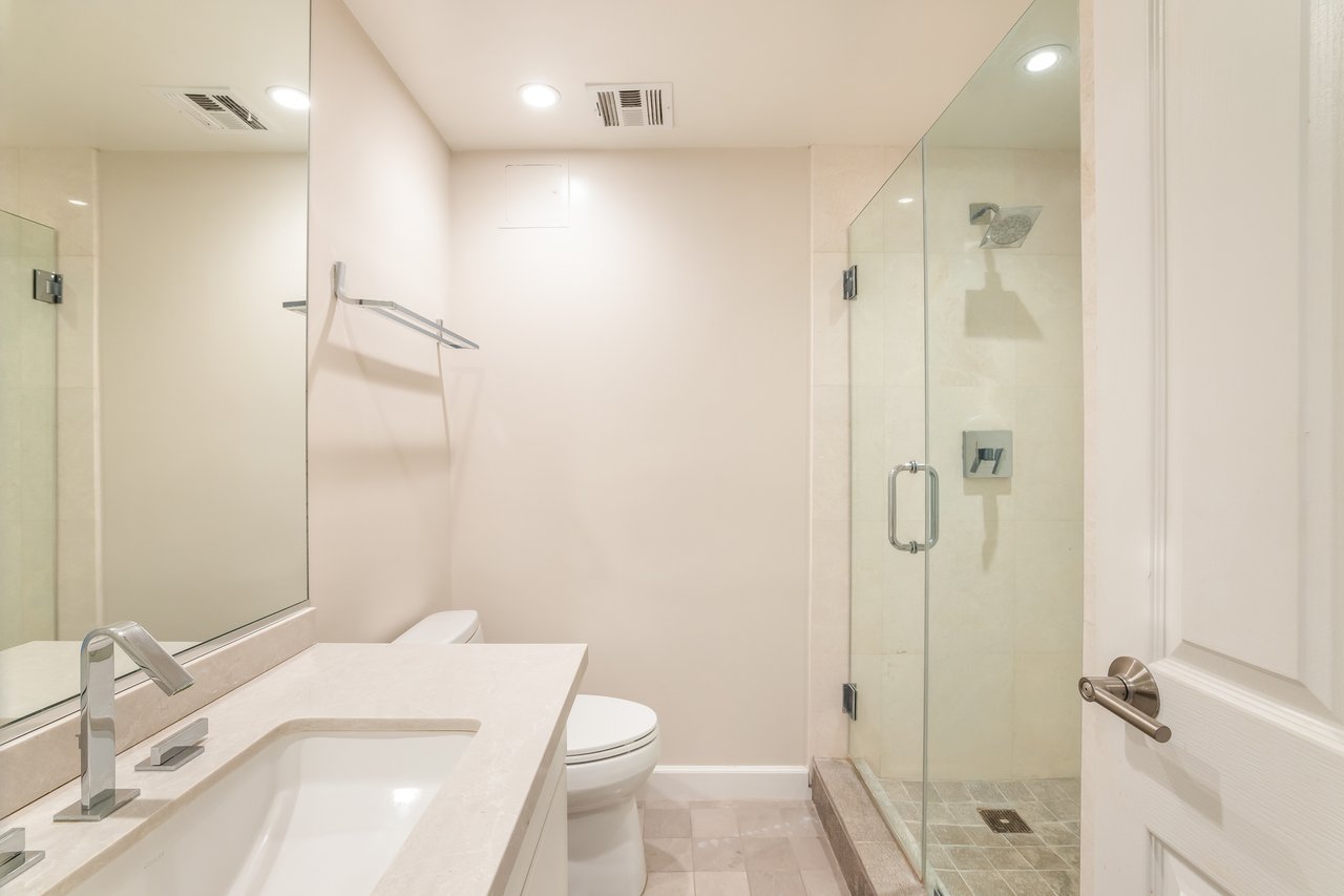 818 N Doheny Dr Unit: 607