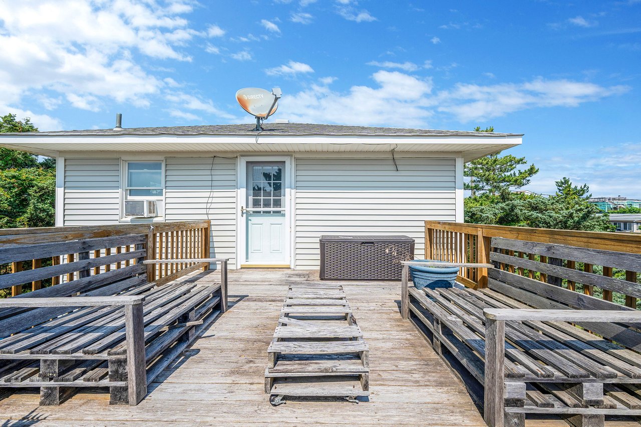 38 W Lighthouse Walk