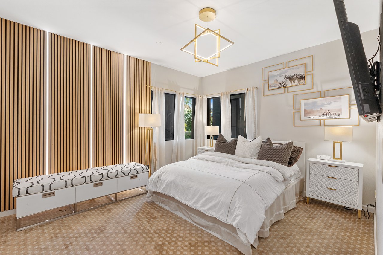 5905 N ECHO CANYON Lane