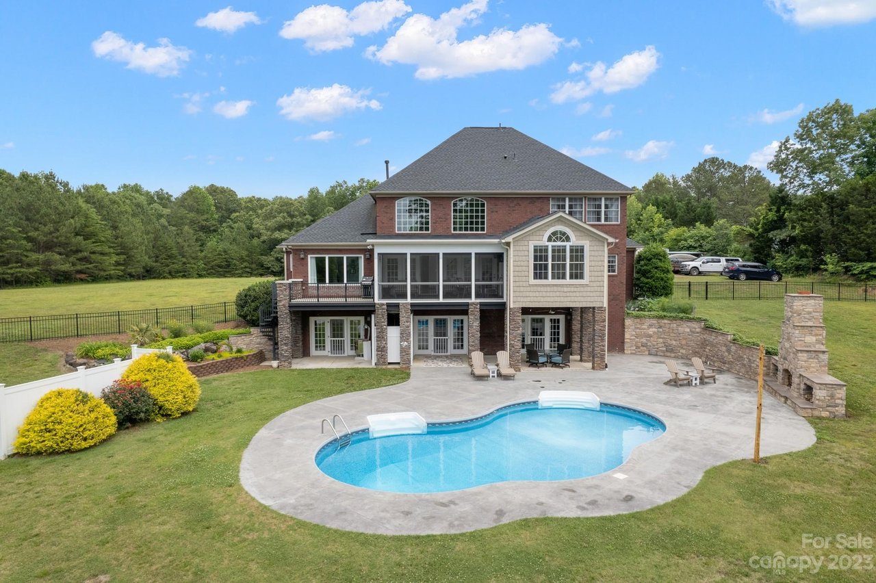 330 Waters Rd