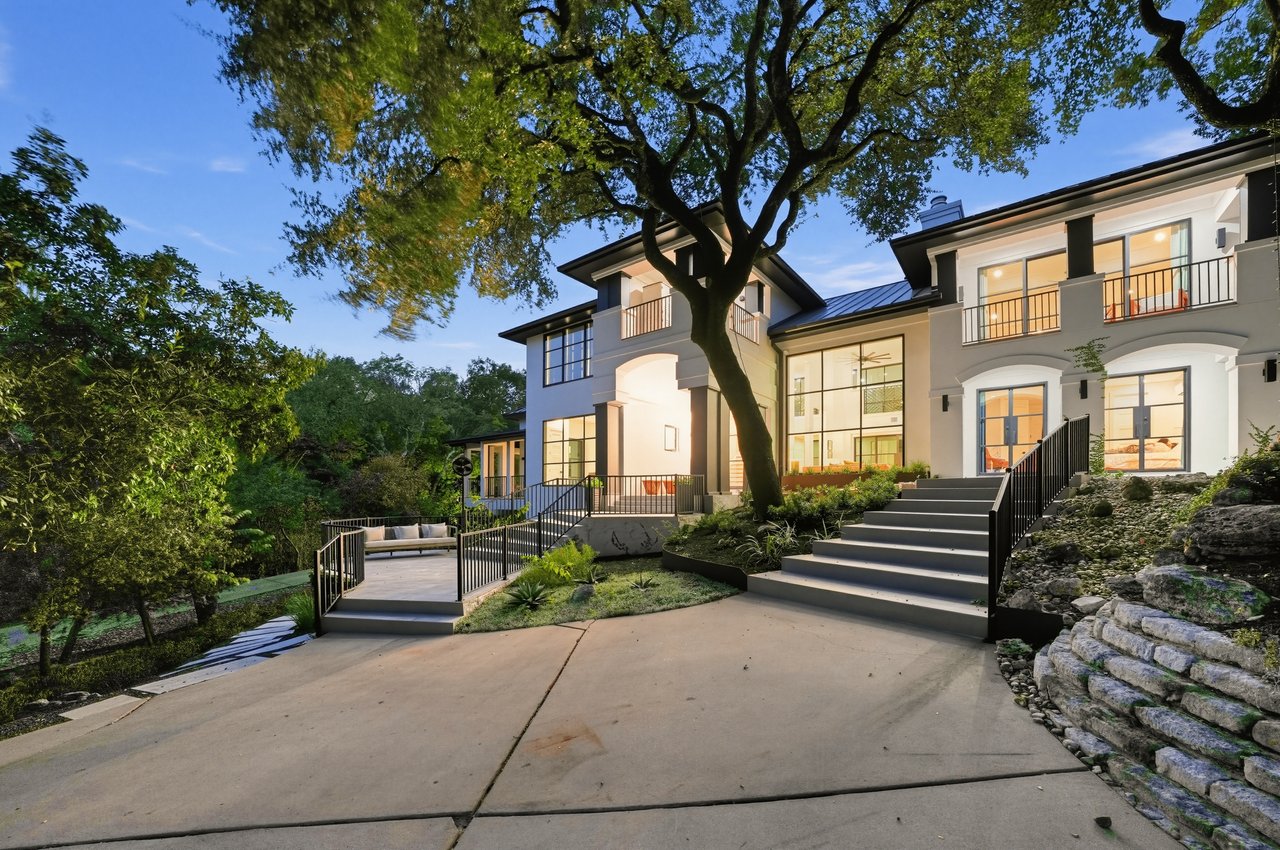THE CANOPY 3.3 private acres in the heart of West Lake Hills.