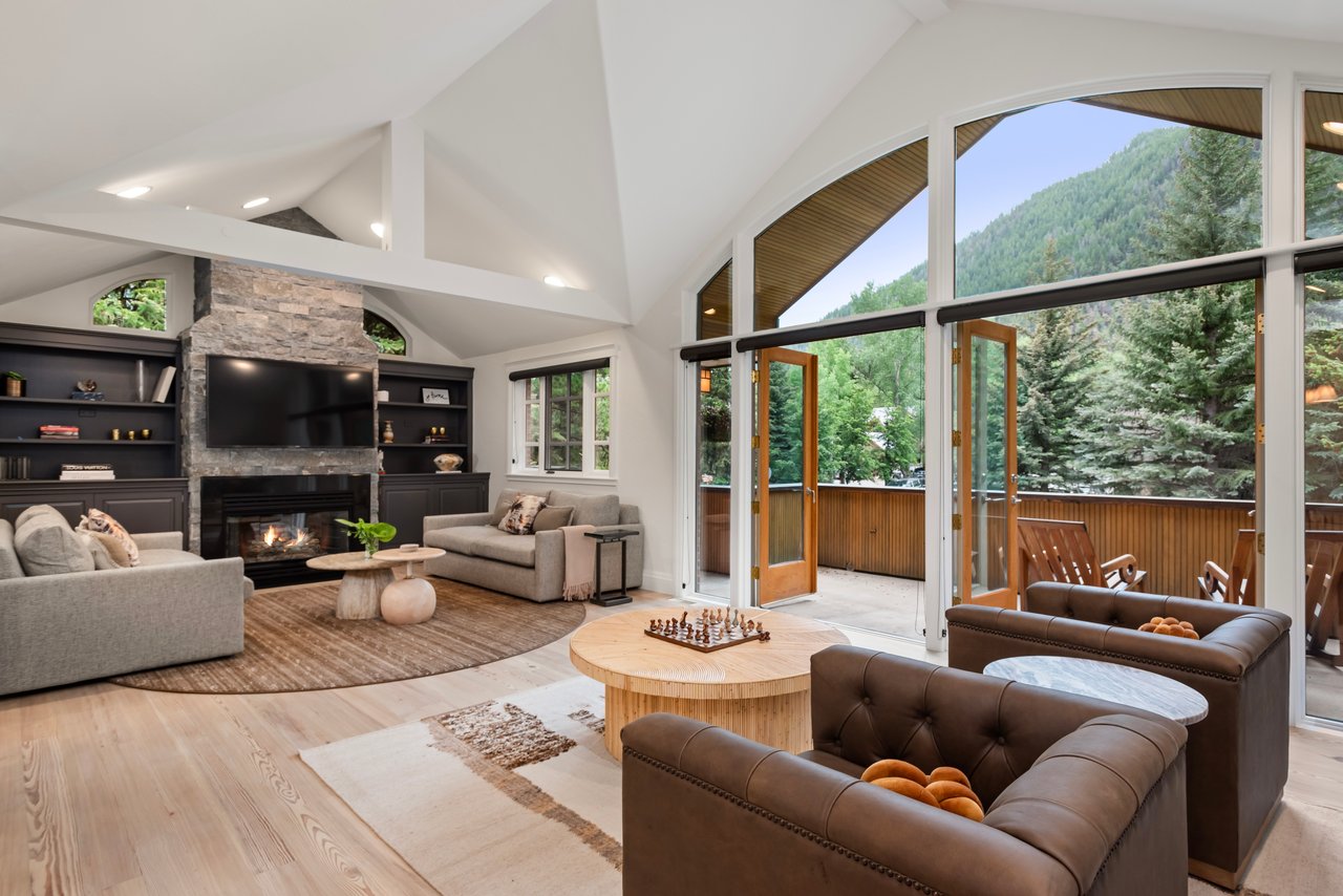 Beautiful Mountain Contemporary Townhome in Aspen Central Core