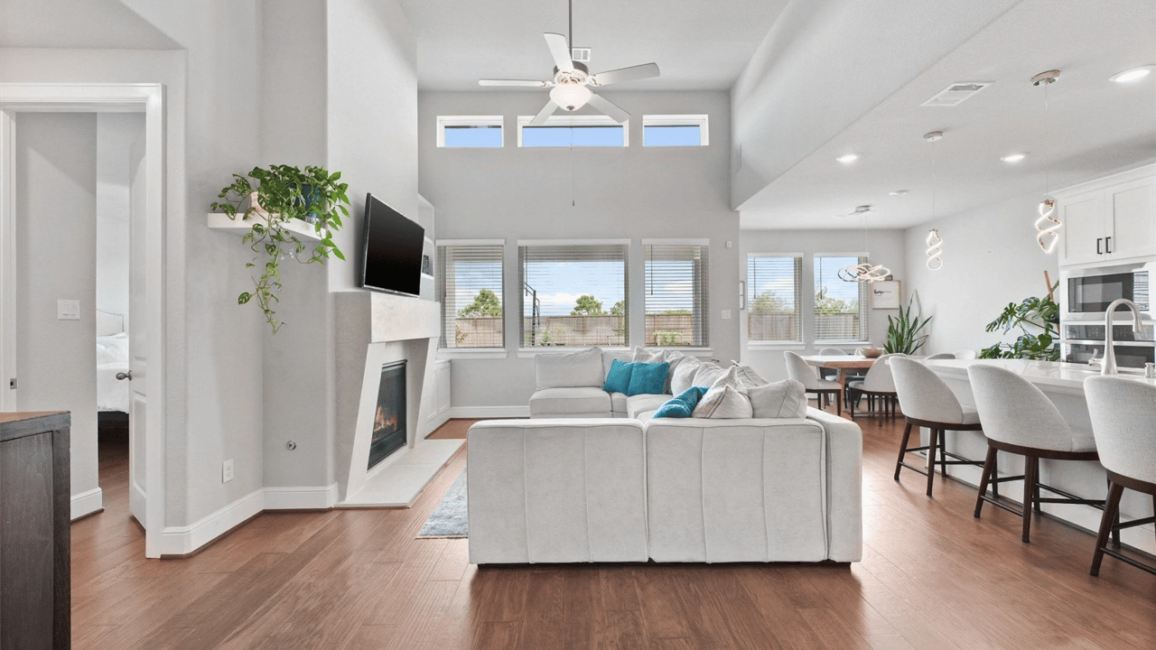 4050 Shackleton Court | Iowa Colony Real Estate