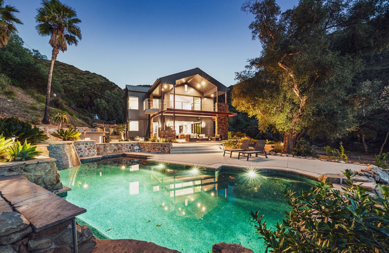 Extraordinary Modern Farmhouse 