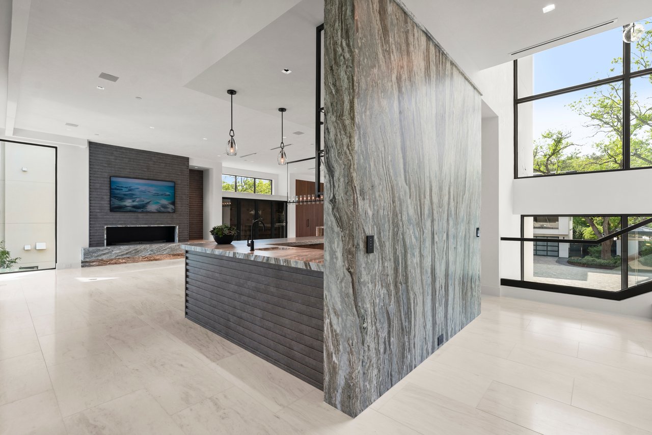 2503 Westlake Dr #301